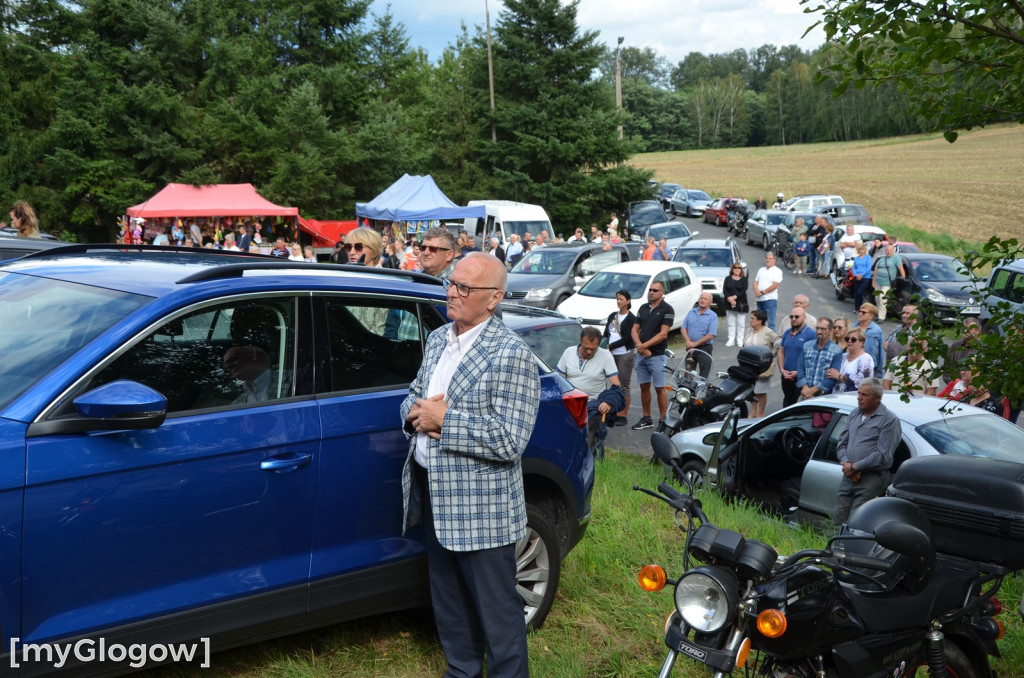 Poświęcenie samochodów pod Górą Świętej Anny koło Głogowa