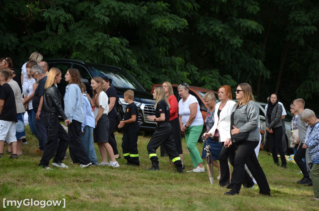 Poświęcenie samochodów pod Górą Świętej Anny koło Głogowa
