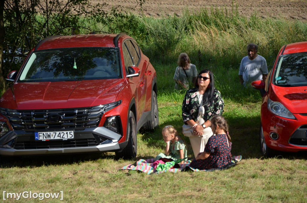 Poświęcenie samochodów pod Górą Świętej Anny koło Głogowa