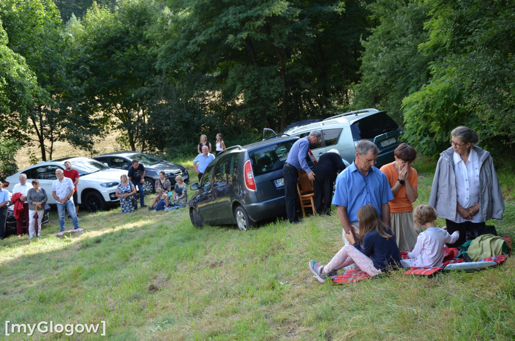 Poświęcenie samochodów pod Górą Świętej Anny koło Głogowa