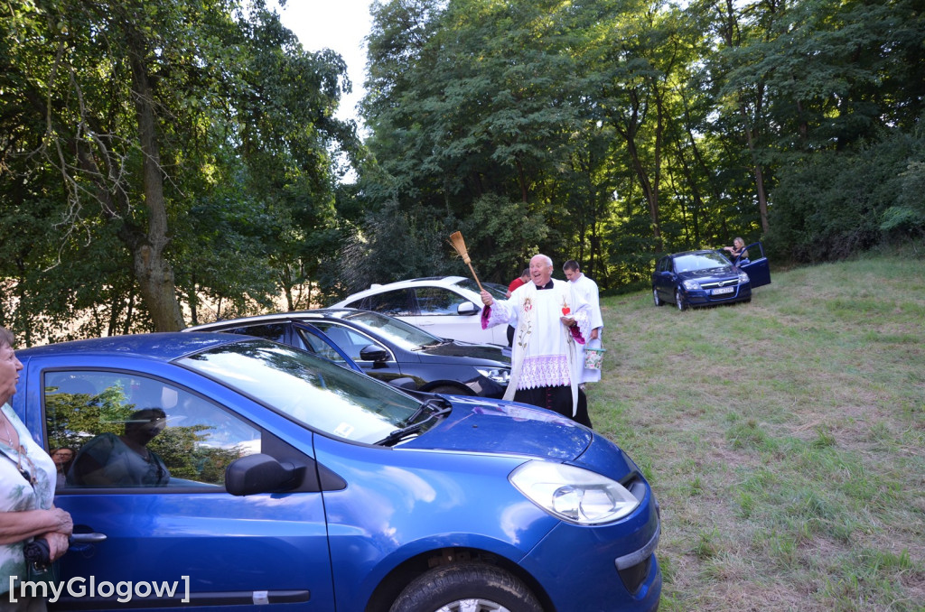 Poświęcenie samochodów pod Górą Świętej Anny koło Głogowa