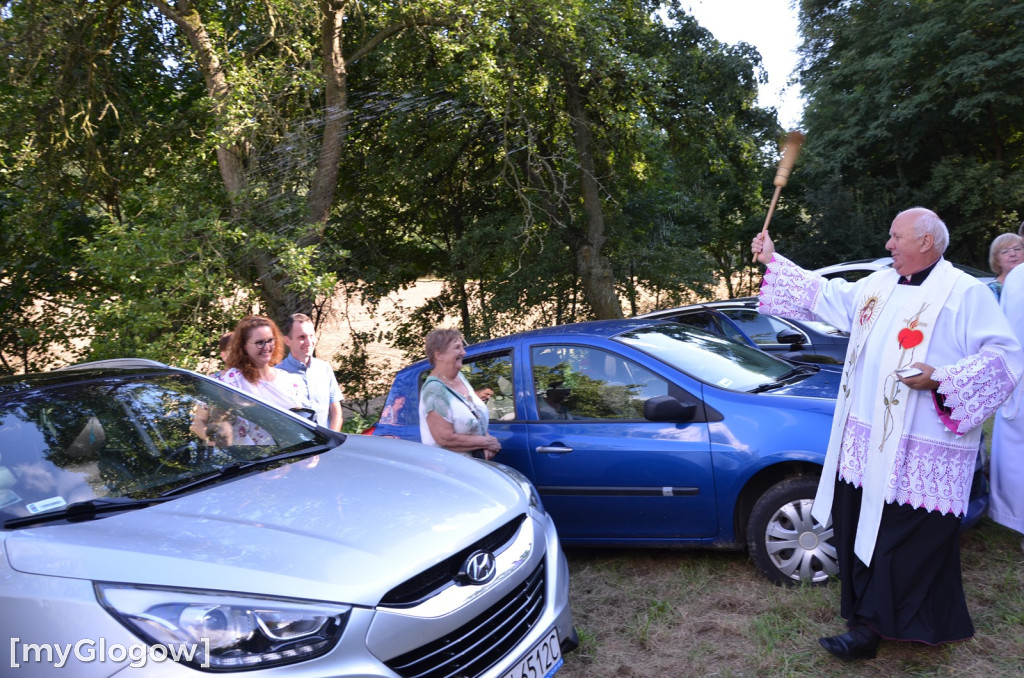 Poświęcenie samochodów pod Górą Świętej Anny koło Głogowa
