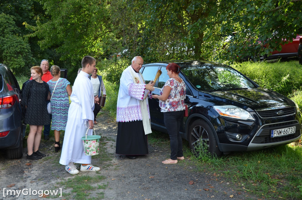 Poświęcenie samochodów pod Górą Świętej Anny koło Głogowa