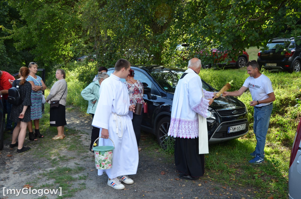 Poświęcenie samochodów pod Górą Świętej Anny koło Głogowa