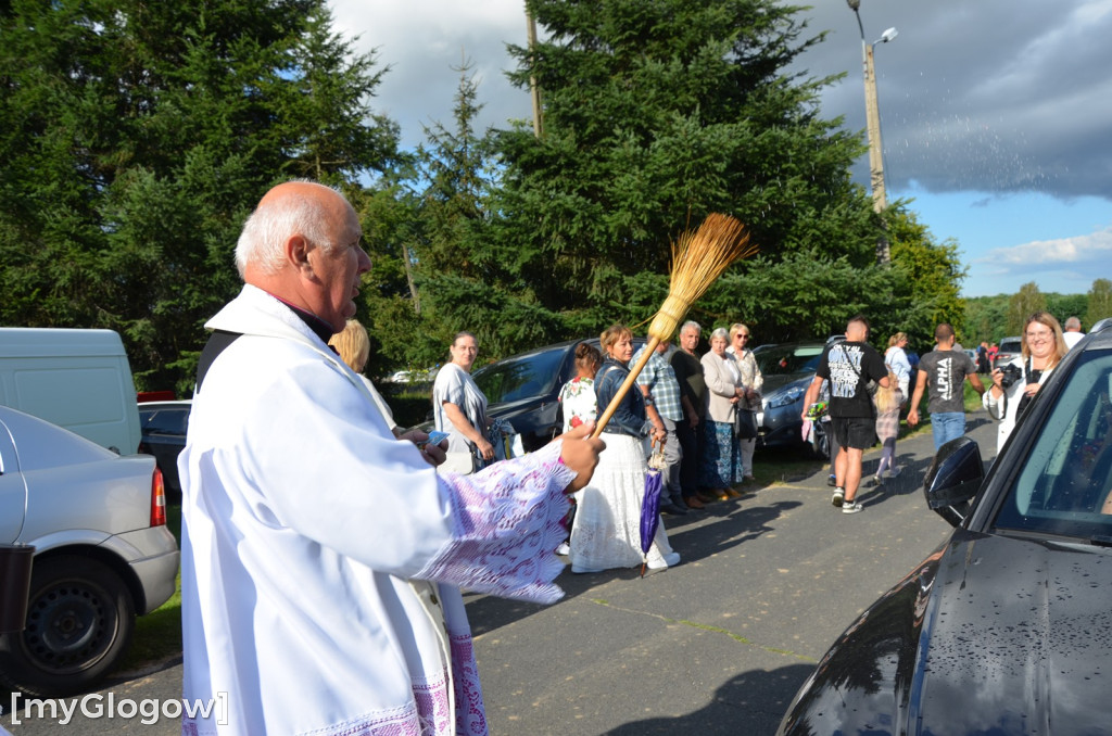 Poświęcenie samochodów pod Górą Świętej Anny koło Głogowa