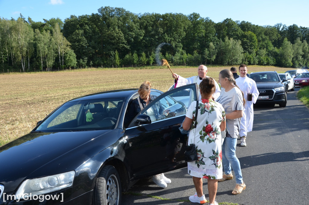 Poświęcenie samochodów pod Górą Świętej Anny koło Głogowa