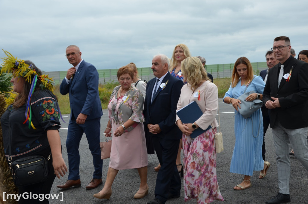 Gmina Jerzmanowa bawi  się na dożynkach w Potoczku