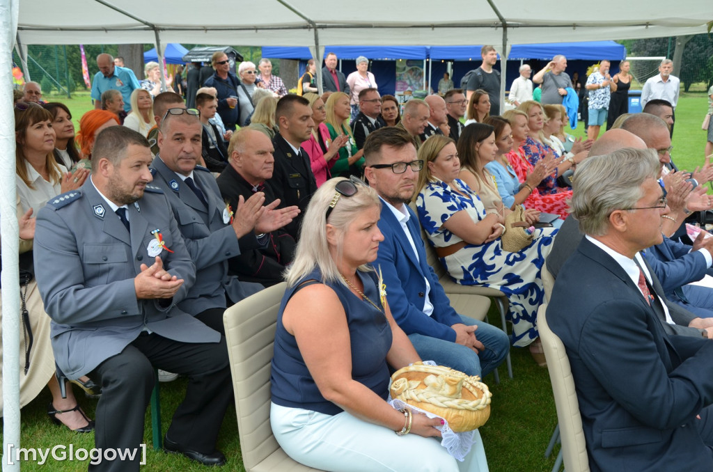 Gmina Jerzmanowa bawi  się na dożynkach w Potoczku