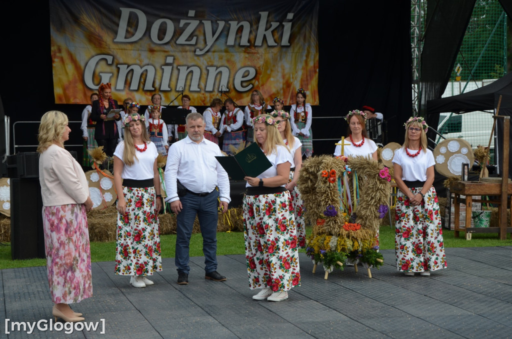 Gmina Jerzmanowa bawi  się na dożynkach w Potoczku