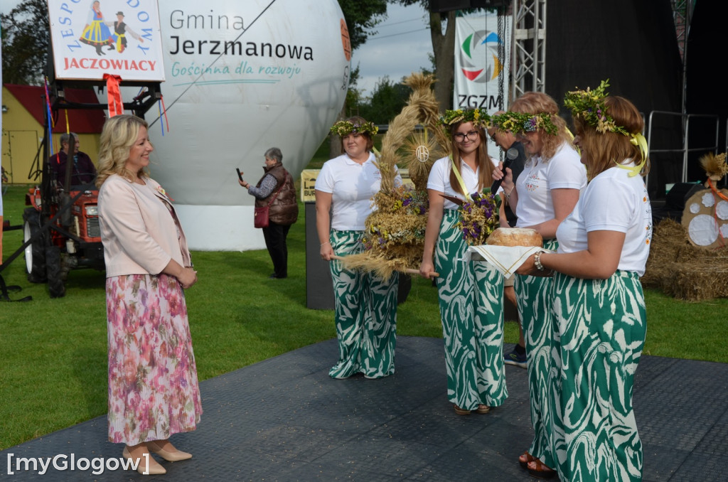 Gmina Jerzmanowa bawi  się na dożynkach w Potoczku