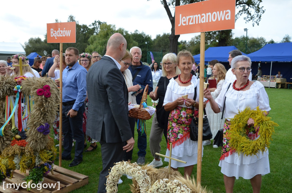 Gmina Jerzmanowa bawi  się na dożynkach w Potoczku