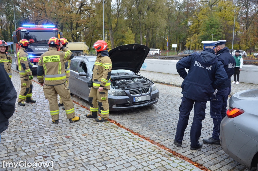 Zadyma z BMW przy rondzie w Głogowie