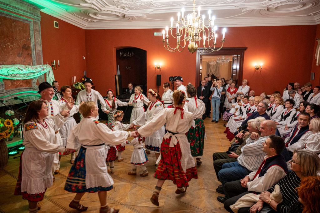 Folkowe Andrzejki w gaworzyckim pałacu