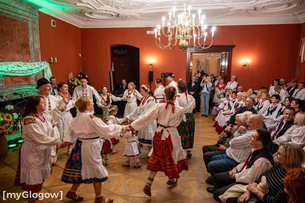 Folkowe Andrzejki w gaworzyckim pałacu