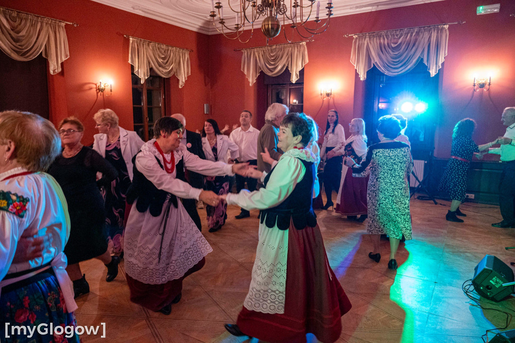 Folkowe Andrzejki w gaworzyckim pałacu