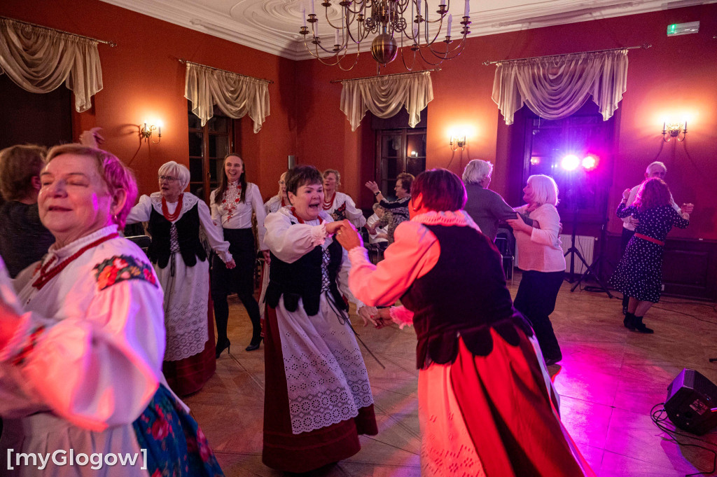 Folkowe Andrzejki w gaworzyckim pałacu