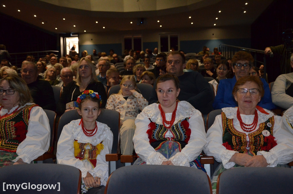 Duma szkoły przyrodniczej w Głogowie na scenie