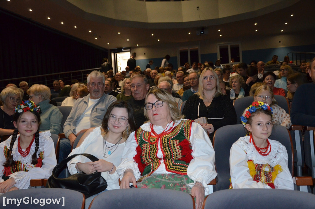 Duma szkoły przyrodniczej w Głogowie na scenie