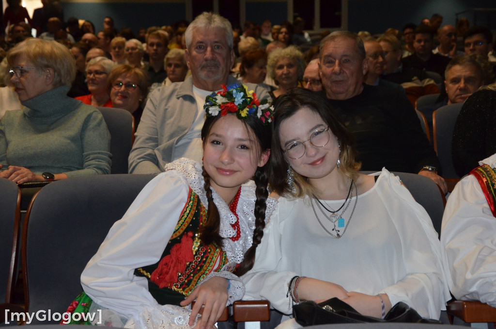 Duma szkoły przyrodniczej w Głogowie na scenie