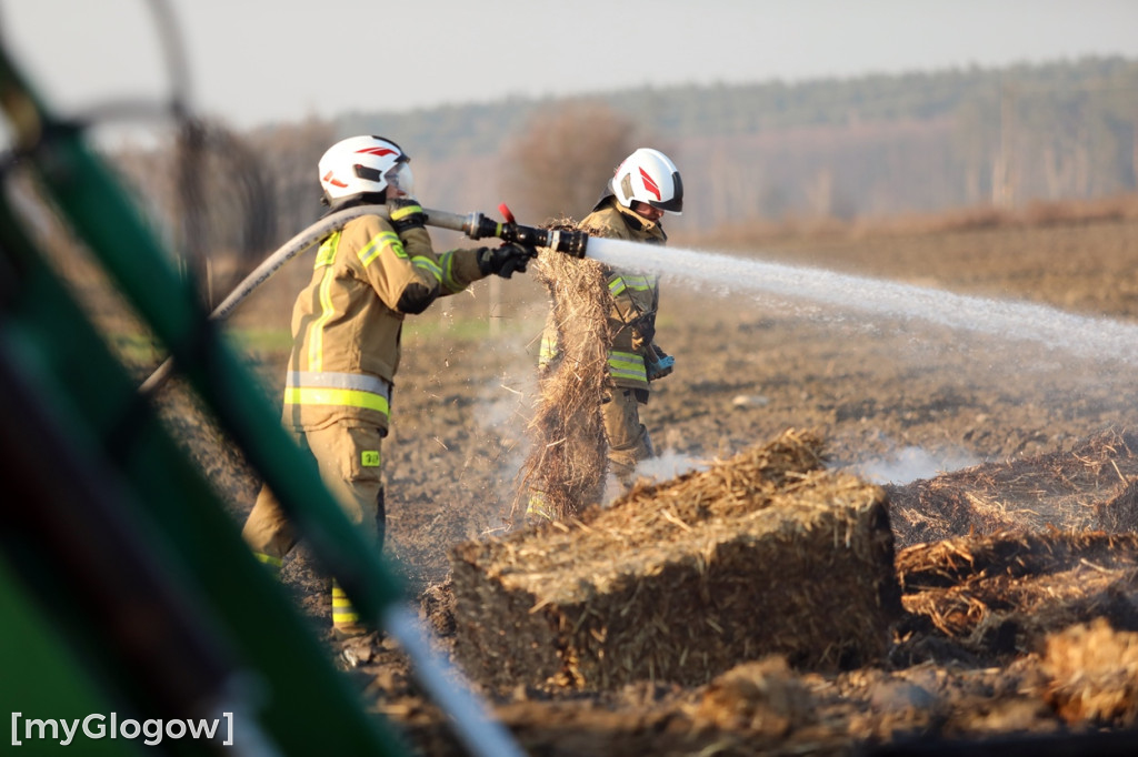 Pożar ciągnika we wsi pod Głogowem