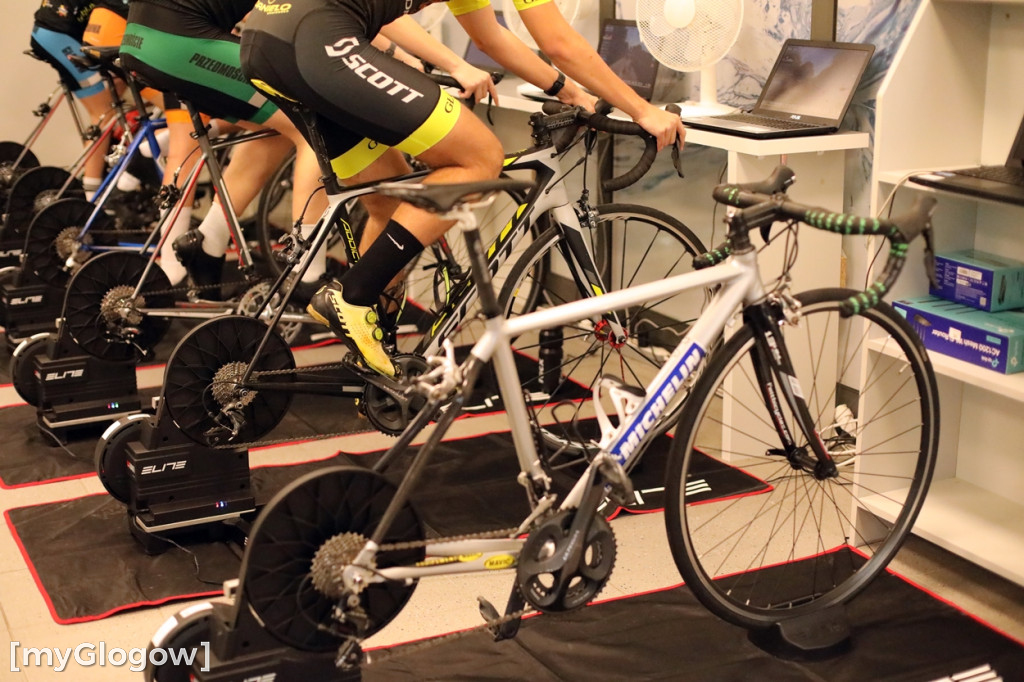 Nowoczesna sala treningowa dla kolarzy