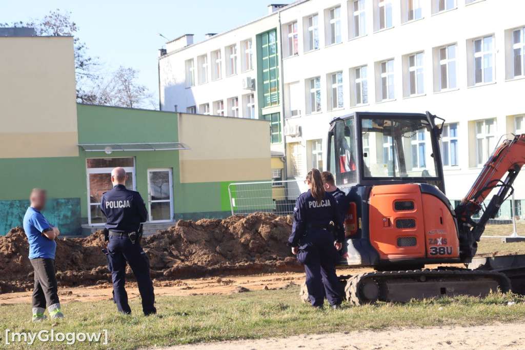 Niewybuch na boisku