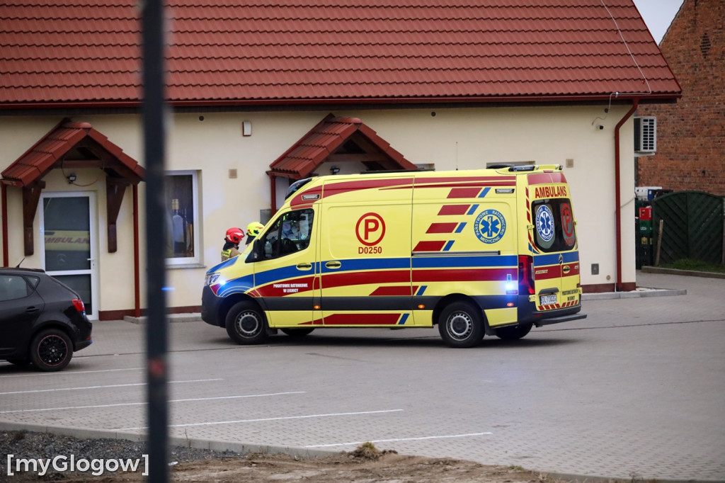 Wypadek pod Głogowem. Autem uderzył w mur