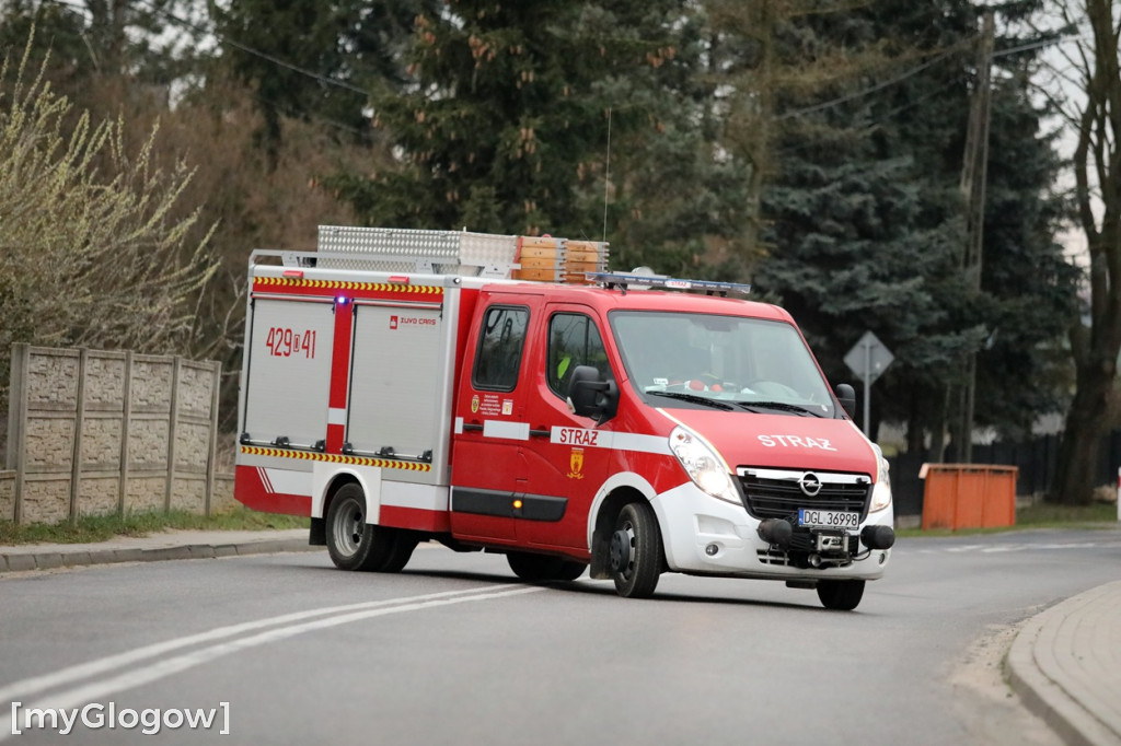 Wypadek pod Głogowem. Autem uderzył w mur