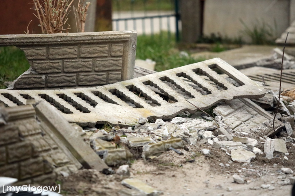 Wypadek pod Głogowem. Autem uderzył w mur