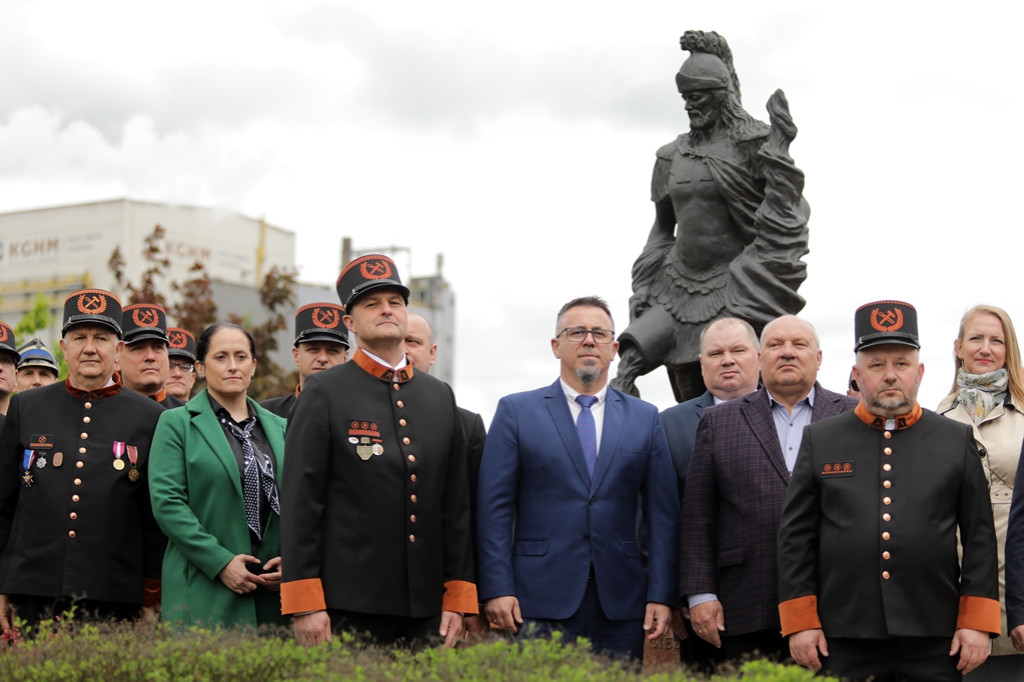 Złożyli kwiaty przy pomniku Św. Floriana