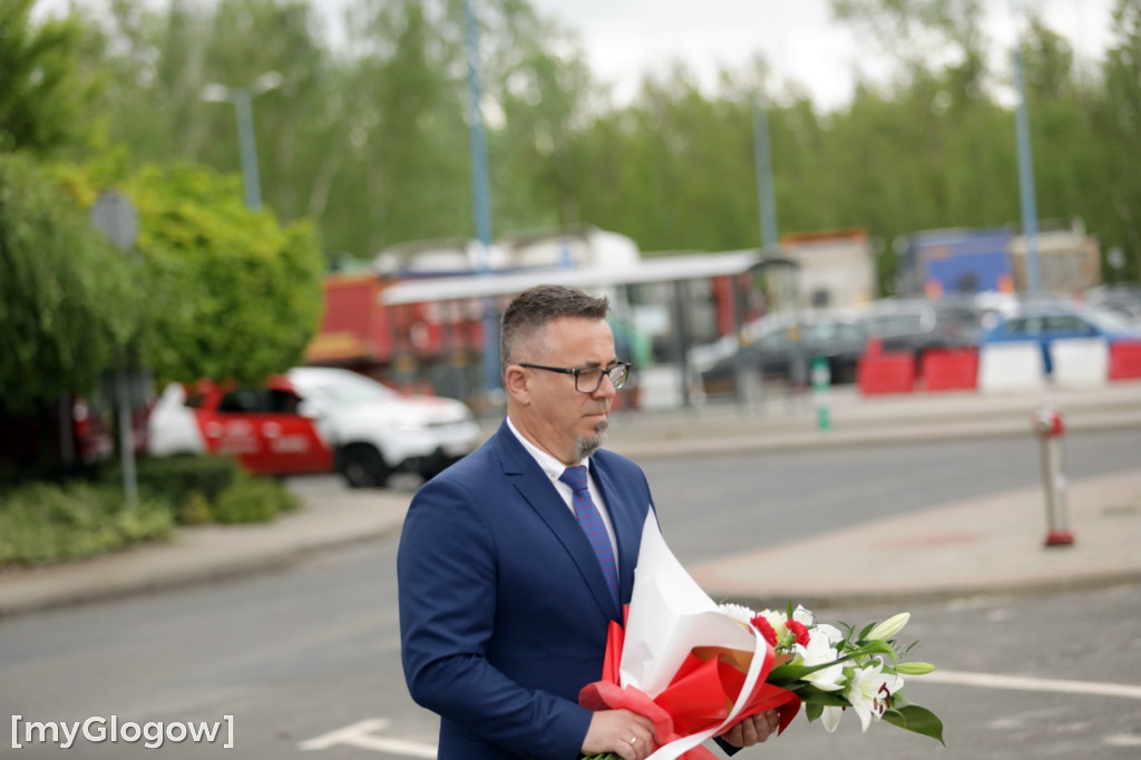 Złożyli kwiaty przy pomniku Św. Floriana