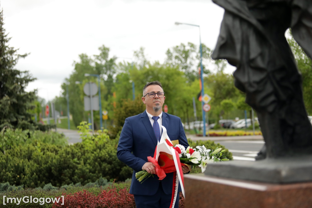 Złożyli kwiaty przy pomniku Św. Floriana