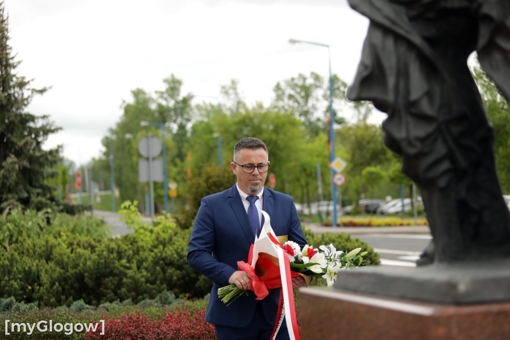 Złożyli kwiaty przy pomniku Św. Floriana