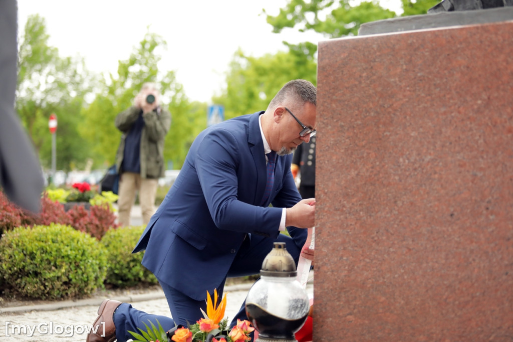 Złożyli kwiaty przy pomniku Św. Floriana