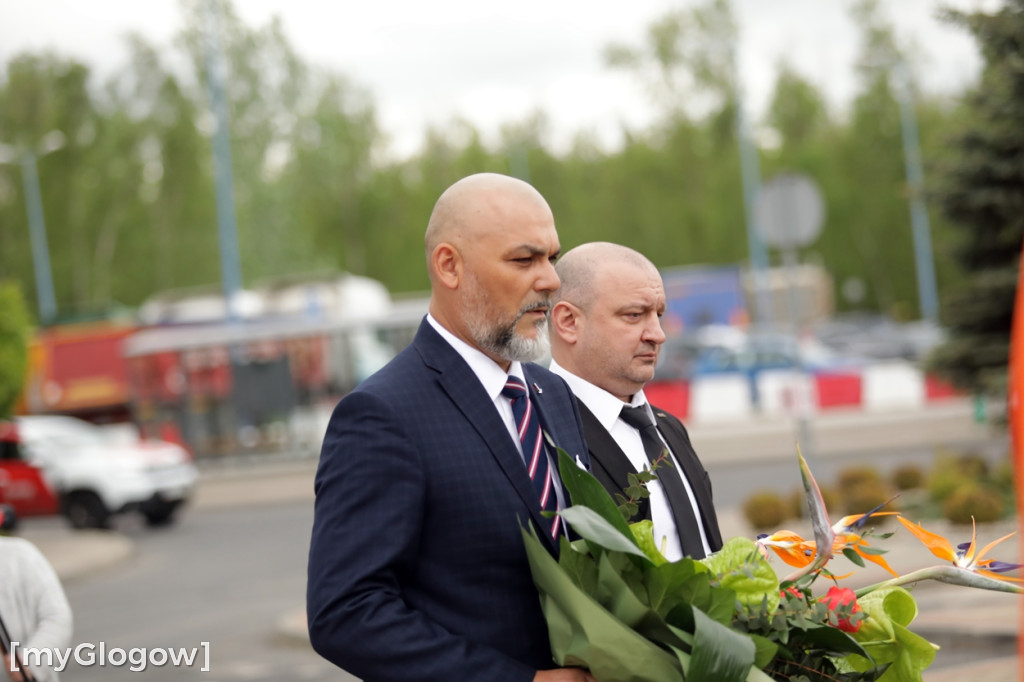 Złożyli kwiaty przy pomniku Św. Floriana