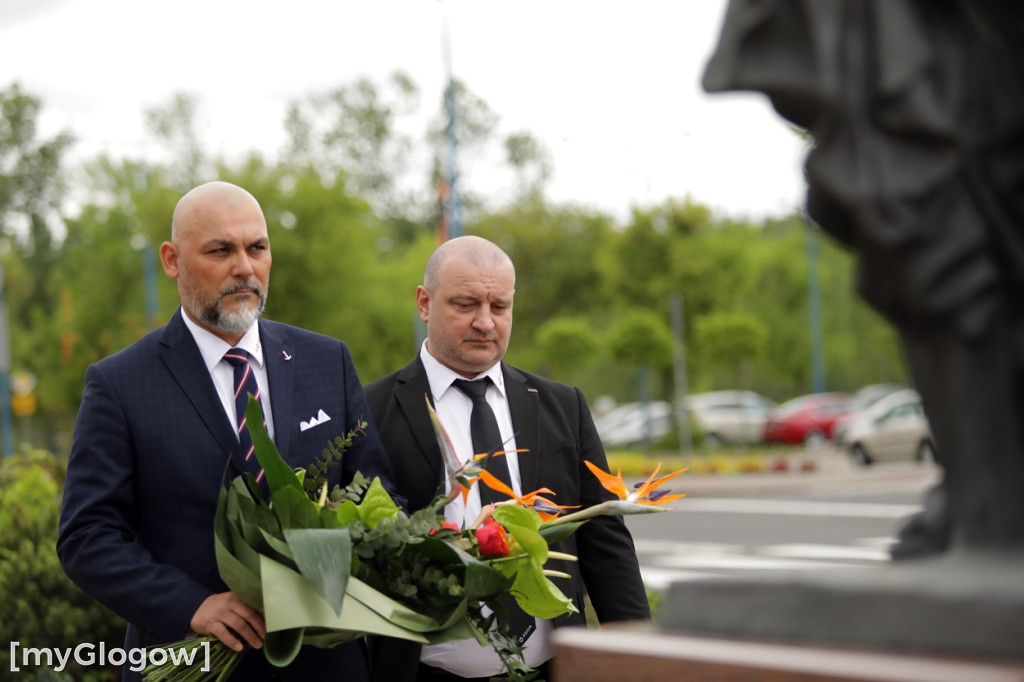 Złożyli kwiaty przy pomniku Św. Floriana