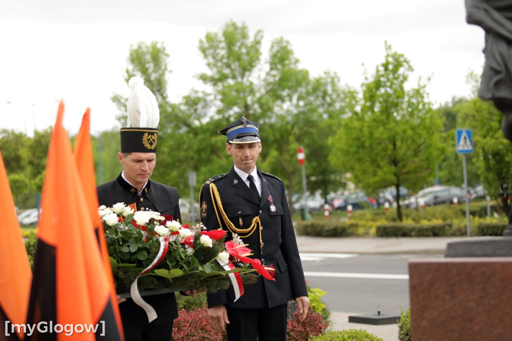 Złożyli kwiaty przy pomniku Św. Floriana
