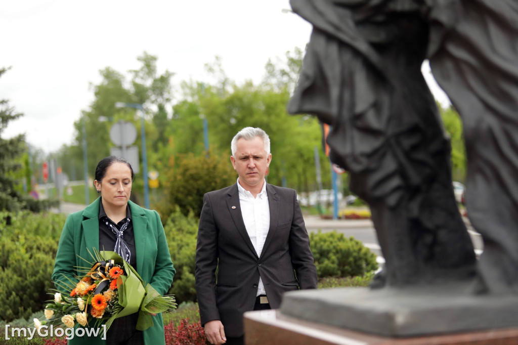 Złożyli kwiaty przy pomniku Św. Floriana