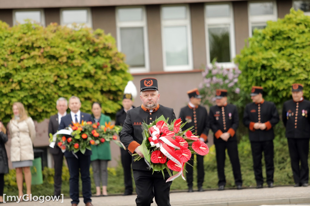 Złożyli kwiaty przy pomniku Św. Floriana