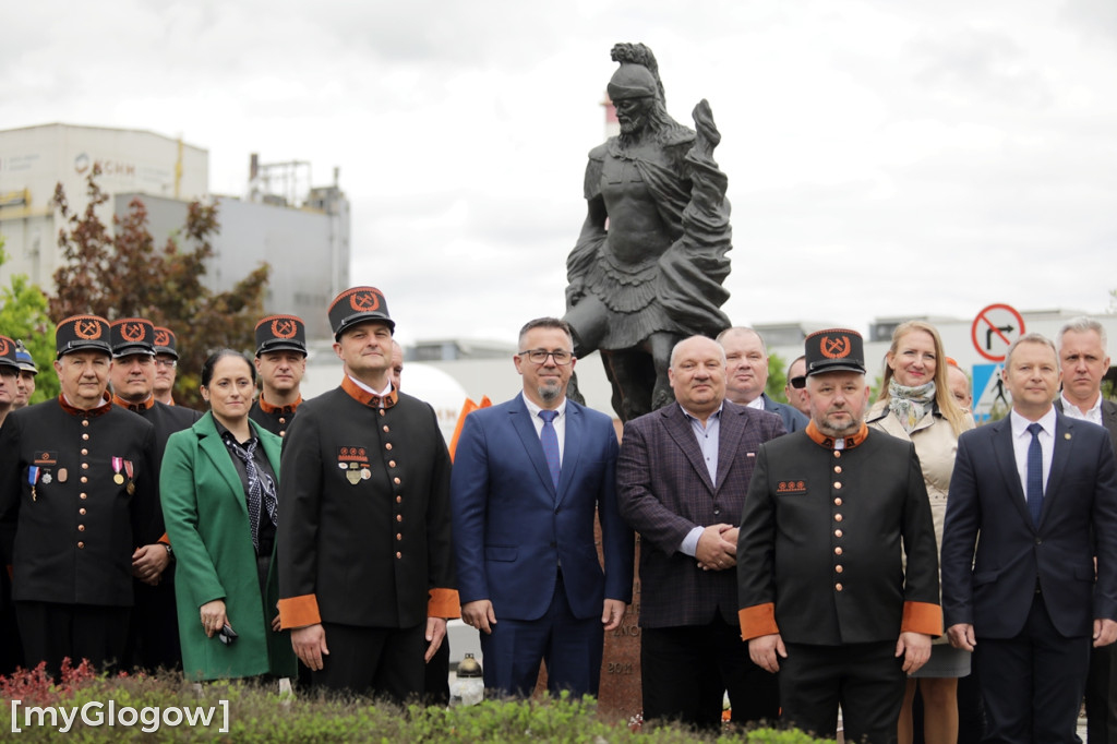 Złożyli kwiaty przy pomniku Św. Floriana