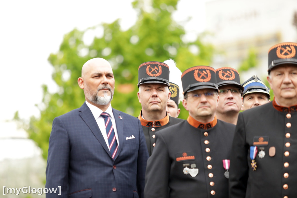 Złożyli kwiaty przy pomniku Św. Floriana