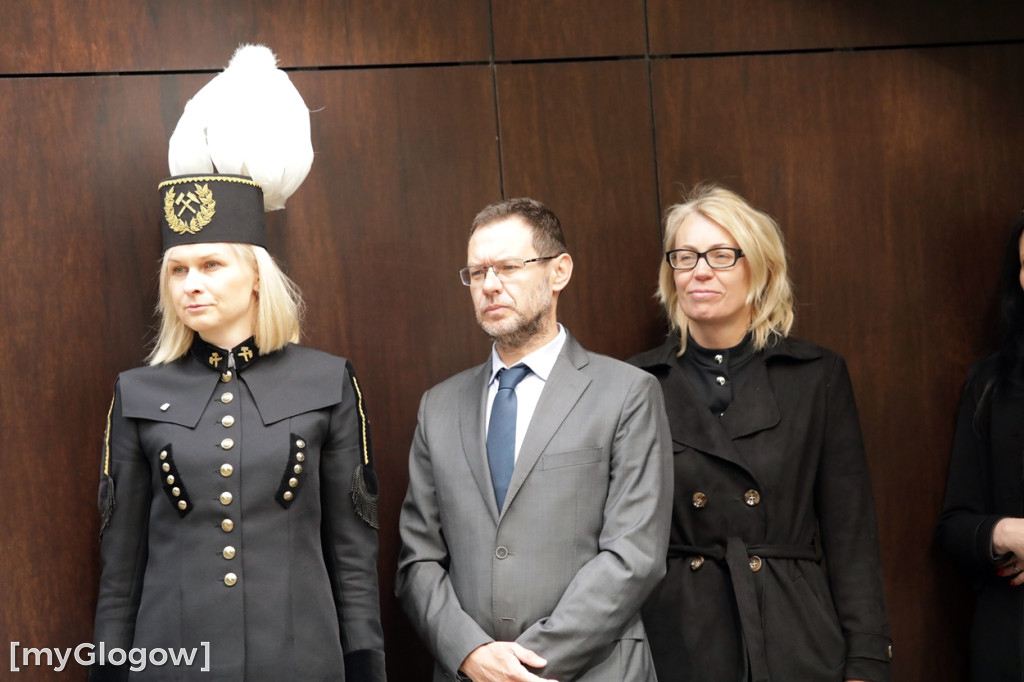 Hutnicza pobudka na dziedzińcu centrali KGHM