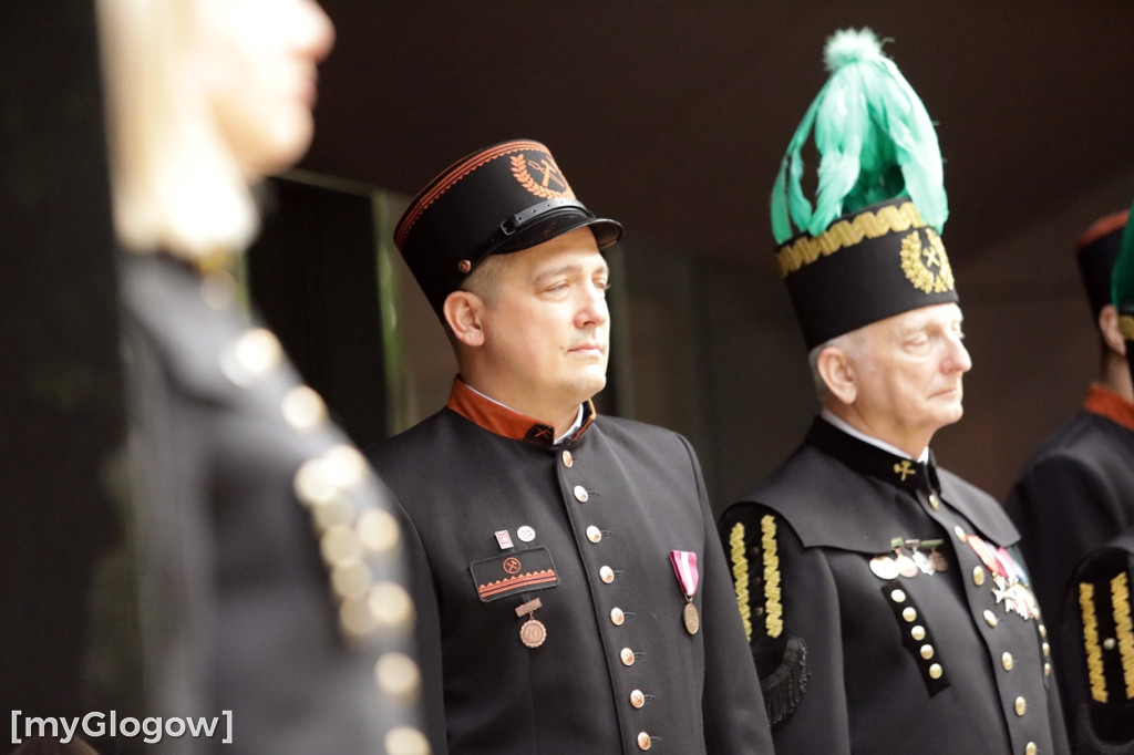 Hutnicza pobudka na dziedzińcu centrali KGHM