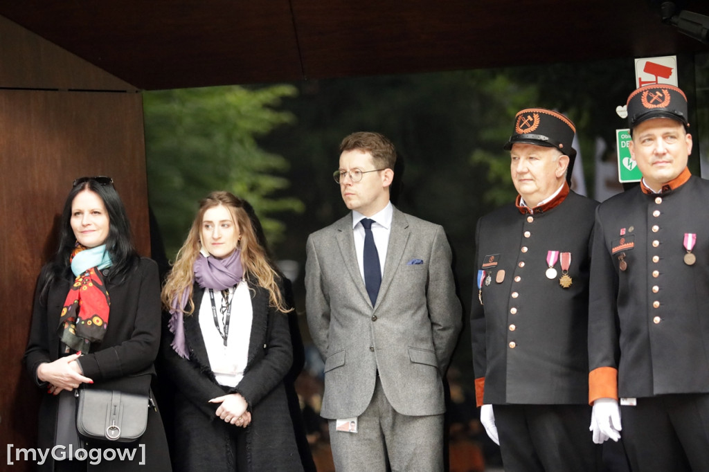 Hutnicza pobudka na dziedzińcu centrali KGHM