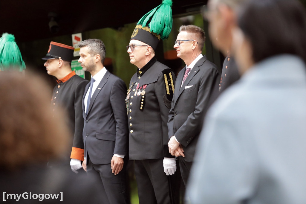 Hutnicza pobudka na dziedzińcu centrali KGHM