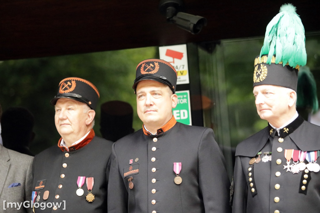 Hutnicza pobudka na dziedzińcu centrali KGHM