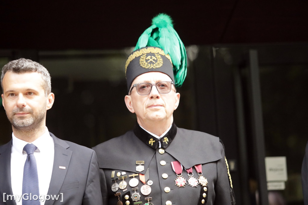 Hutnicza pobudka na dziedzińcu centrali KGHM