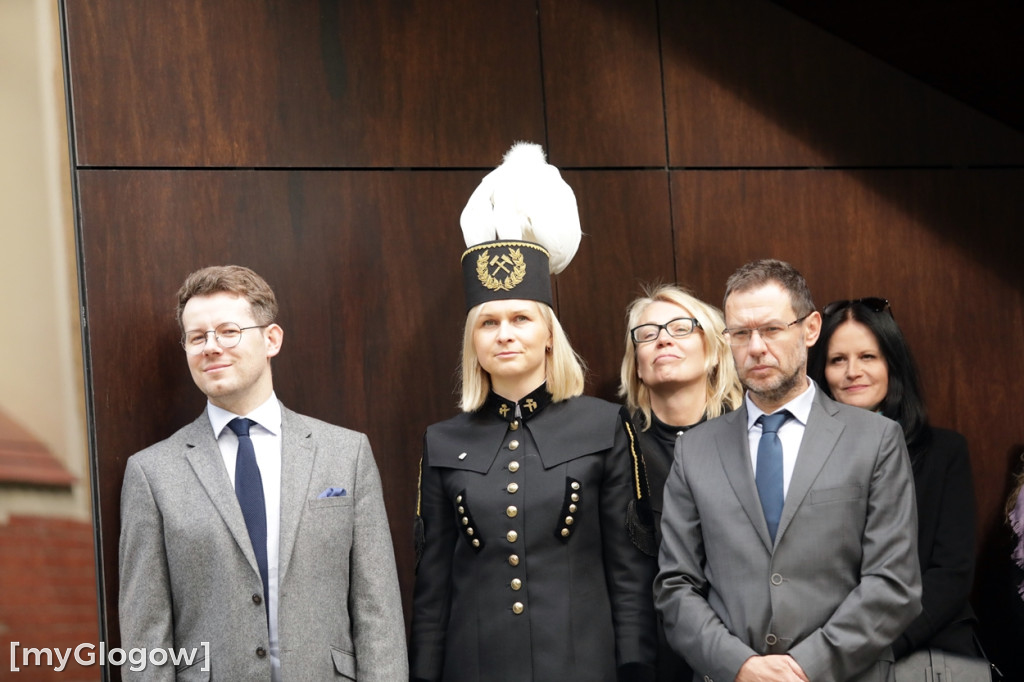 Hutnicza pobudka na dziedzińcu centrali KGHM