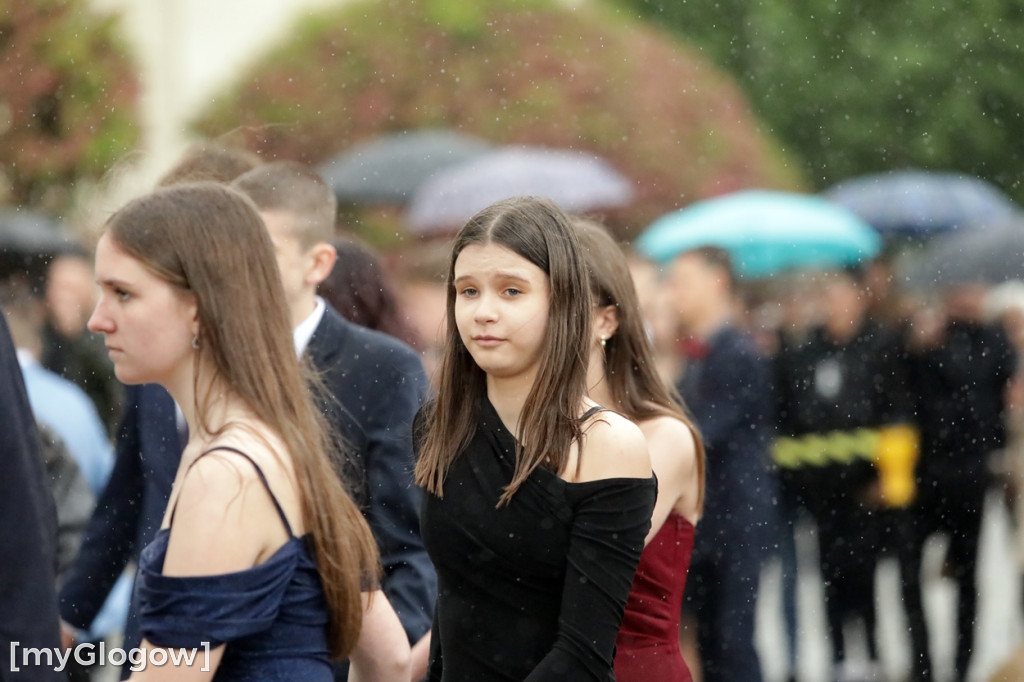 Ósmoklasiści (SP 12 w Głogowie) zatańczyli