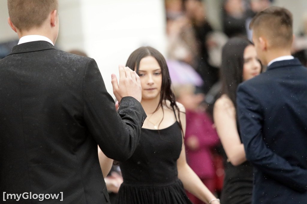 Ósmoklasiści (SP 12 w Głogowie) zatańczyli